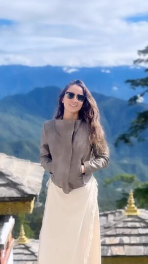 Snower Sania Vasudev Instagram - Queen of happiness from the land of happiness 🌷👑🌷

You’d never know but on this trip to Bhutan my birthday month I was ascending , transcending and healing from some of the greatest traumas ..I’ve had to endure . 
I entered many spaces with a heavy heart and for no reasons had tears rolling and flowing like a river🧜🏻‍♀️ with the intentions set so strong to release …let go old and everything that had served its purpose in my life …people ,places ,memories , patterns ,programs .
I did that and with a lot of grace and a smile on my face . 
Destiny and mountains have a calling they say and this was a loud one for my soul . 

I needed to leave the world I called home and shift my frequency 🌱purify my consciousness and heal my heart and soul , Rewire  my mind from the mundane lifestyle and loose the sense of time , date and who and what I was and did for a living . 
It was refreshing and liberating . I found myself all over again and there is nothing more I enjoy in life than recreating and building myself with my true essence intact .I came back healed , transformed and highly evolved as we say in our spirit world . 
It was a true rebirth and what a gift from the cosmos my guru and Buddha himself . 

Grazie Mille 🥂🍾life .