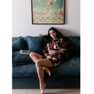 Snower Sania Vasudev Instagram - 💎❄️💎 OLD IS GOLD , but new is pure Diamond.
.

ONLY THING YOU CAN TAKE FROM ME IS NOTES🔥😎
.
.

Life of a teacher 🙌🏻📖 . Never ending study . Never ending nurturing. Never ending self work . 👑 
.
.
.
When eclipse is pushing you hard and strong to break free from past and old , Release , renew and recharge . Relocate too ! 👣

Go for it , planets and stars are aligning for you babies . Dance with the cycles moon 🌚 and ☀️ .
.
.
.
Life of a spiritual force , life of an artist , life is a stylist , life or a leader . Game strong 🔱✈️🪷🌏🧿