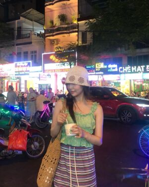 So A-rin Instagram - 역시 더울땐 아이스크림🍨