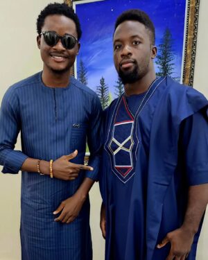 Sodiq Yusuff Instagram - Shout out to my guy @bonjul_ from @fitted__couture  for making the long trip to get me right 😎