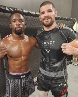 Sodiq Yusuff Instagram - (DMV Stand Up) Last hard sparring day in the books with @soal_carson & @keemaandiop 

Two more hard days left then we’re off to Vegas 

1. Workout with UFC Welterweight @semithejedi tomorrow 
2. Conditioning circuit Saturday 

All other sessions will be just sharping the tools until departure.

Special Shout out to ufc featherweight @topguntuck for helping with this camp and shout out to everyone in the dmv that came out to support. Make sure if you’re local to check out @lifemedinstitute 

#teamlloydirvin #represented