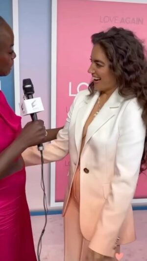 Sofia Barclay Instagram - moment-ing on the pink🌸carpet🌸for @loveagainmovie✨✌🏽
