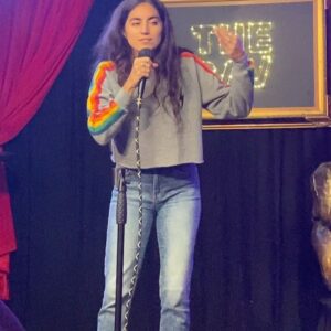 Sofia Barclay Instagram - some girls write break-up albums…i write break-up sketches. 
last night messing around with new material @comedy_virgins 😜💜✨ #thedumbgirlwhodoesntgetit #godblessher #sheisme #standupcomedy #breakup