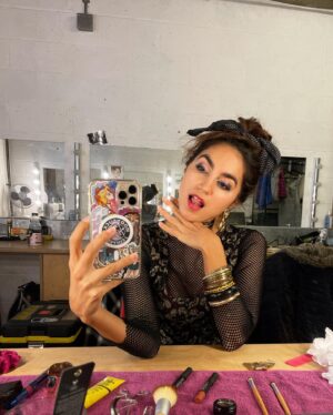 Sofia Barclay Instagram - It’s the final day of the collaboration on Broadway today👑 Thinking of everyone involved. Its always bittersweet putting a show to bed🥹💓Originating Maya was one of the greatest joys of my career so far, I’ve had the honour of sharing her with a bunch of amazing women already- can’t wait to see how far she’ll go!!! 💃🏽💋👊🏽 🌟

Some #bts i didnt share at the time 💕break legs @jeremypope @paulbettany thinking of u @k_kweiarmah @alec1newman @mary.ohanlon1 @annafleischle @oliviafhw @emilyflorencemortimore @xa88na @shereen_maungoo @beccamitchell94