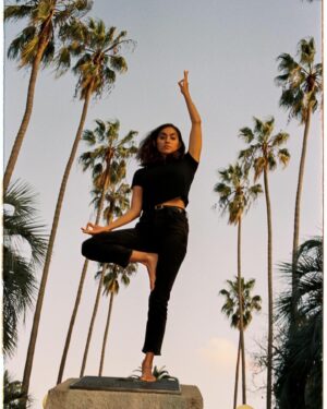 Sofia Barclay Instagram - im just a girl 
standing in front a guy 
doing a silly yoga pose 🐰

if the photographer happens to be a brilliant yogi, it always ends in asanas 🧘🏽‍♀️the silly side @los_anjayles