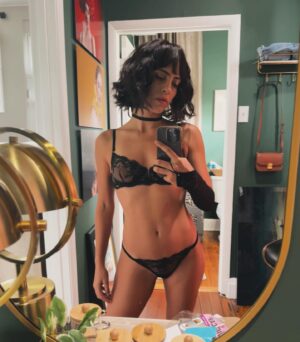 Sofía González Instagram - Selfies ✌🏻
“The boudoir photographer” 💚
A film by @eliar.tabrizi 🎬

#behindthescenes #bts #theboudoirphotographer #film #comingsoon #cine #actriz #actress