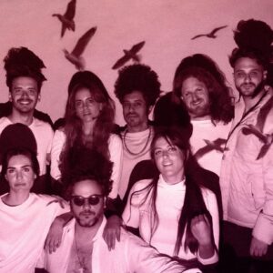Sofía González Instagram - ESTRENO @birdland__teatro 🦅

Jueves 20 de Julio ￼ 21:00 h.  en @galpondeguevara 

SINOPSIS
Pol es una estrella de rock que no soporta las presiones de su propia fama. En las últimas semanas de una extensa gira mundial, experimenta el vacío de no haber construido un lugar a dónde volver. Puede tener y hacer lo que quiera, pero hay una sola cosa que pincha su burbuja: la felicidad en los demás. Cuando Juani, guitarrista de la banda y su amigo más cercano, le confiesa que siente plena confianza por su nueva novia, Pol se enfrenta a una crisis turbulenta e irreversible.

Co - Dirección: @lisandrofiks / @luchobaz 
Autor: Simon Stephens
Versión: @ramamendezroy 
Actúan: @ramamendezroy @lapadul @lisandrofiks @marinawolf__  @heinzkkrattiger @elinstademarta y @sofigonzalezs 
Música original: @sebastianmorell
Vestuario:  @chihuailove 
Asistente de vestuario: Flavia Chihuailaf
Diseño iluminación:  @luchobaz / @lisandrofiks 
Diseño escenográfico: @luchobaz 
Asistencia de dirección: @xsofini 
Fotos y video : @canu___ cc @petitejoephinee  para @burdalab 
Diseño gráfico: @ramamendezroy 
Producción ejecutiva: @luchitoheredia 
Producción artística y general: @ramamendezroy 
Prensa: @mutuverriapr 

Apoyan:  @saigon @Luxo #proteatro

#teatro #teatroindependiente #quehacerenbuenosaires #birdland #vacacionesinvierno #teatroargentino #teatrohoy