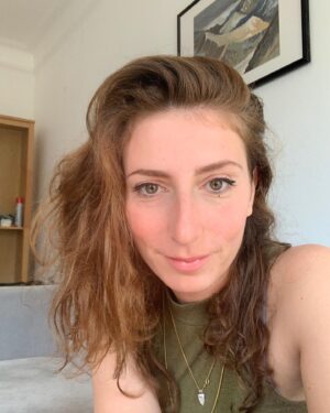 Sofia Kats Instagram - Letzte Woche sind mir meine ganzen Urlaubspläne einer nach dem anderen weggebrochen, was etwas verwirrend war.
Dafür habe ich dann jeden Tag Friends besucht, bin gewandert und in Seen geschwommen und kann mir jetzt nicht vorstellen, das irgendwas anderes hätte besser sein können. 🤍
Ich war schwimmen im Stadtparksee,
Pilze sammeln in Ohlsdorf,
Wandern im Büsenbachtal,
am Kanal entspannen in Hannover,
Sternschnuppen beobachten bei Hamburg.
.
Also danke an die weirden Zufälle, die erst alles kaputtgemacht und dann wieder verbessert haben 🫧
.
Und danke an euch alle, dass ihr unter dem letzten Reel so viele tolle Tipps hinterlassen habt! 
Die Gewinner'innen bekommen die Tage eine DM von Flip :)
.
Liebstes,
Huhn
.
#holidaystory #holiday #urlaubindeutschland