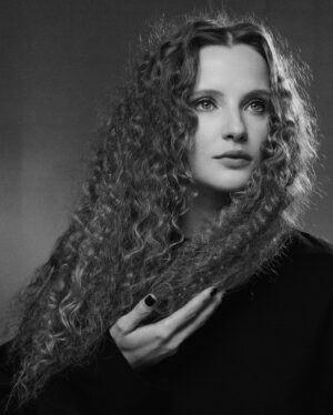 Sofia Lebedeva Instagram - multidimensional 
photo @daryaorlova 
hair @alteregoitaly.ru @hhsimonsen.ru @nadezhda_bugreeva 
makeup @rbg.ru @nora_ivanova
style @aleksandra.georgie 
@anastasiabocharova 

1 или 2?