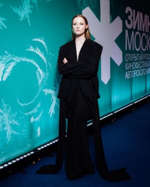 Sofia Lebedeva Instagram - 🖤
Открытие фестиваля авторского кино
style @aleksandra.georgie 
@anastasiabocharova 
dress @vivavoxofficial 
@oleg_ovsiyov 
photo @genavramenko 
@temerina 
#SofiaLebedeva