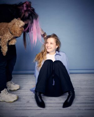Sofia Lebedeva Instagram - tenderness
моя собака - моя сила

когда кто-то мне рассказывает, что очень любит собак - я сразу ощущаю в нем родственную душу😁 

на 2ом фото - моя подруга и бесконечно талантливый художник по гриму @sudzinani мы вместе с ней много чего создаём, творим и летим!
Она теперь тоже в числе фанатов Клуни😋🥰 ( имя моей Собаки ) 

Кто у меня тут любители собак? Делитесь своими историями❤️
 
photo by @ilushina_sasha 
style @aleksandra.georgie 
@anastasiabocharova 
muah @sudzinani