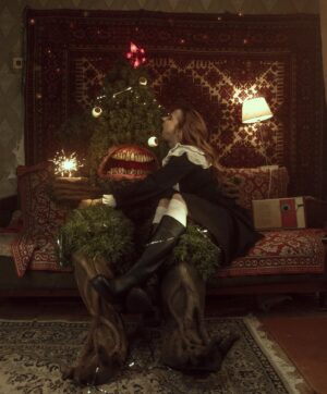 Sofia Lebedeva Instagram - Монстр, уходи!
Monster, get out of here!

collaboration with amazing @sintezia 
prod @ekaterinasvitneva 
photo @nikitin_photo 
@dia.soy 
costume-artist @dmitrigaluk