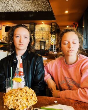 Sofia Rosinsky Instagram - Every time time a camera shutters, a Rosinsky sister blinks 🕊️
#warnerbros #sistersrosinsky #stellalunafilms