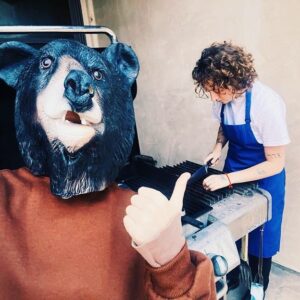 Sofia Rosinsky Instagram - Happy Halloween, cousins 🐻 
#TheBear @thebearfx @jeremyallenwhitefinally #halloween #halloween2022 #thebearfx #yeschef
