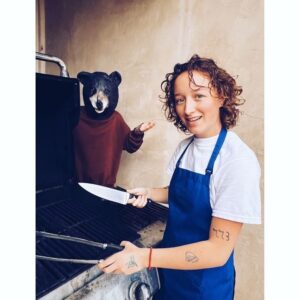 Sofia Rosinsky Instagram - Happy Halloween, cousins 🐻 
#TheBear @thebearfx @jeremyallenwhitefinally #halloween #halloween2022 #thebearfx #yeschef