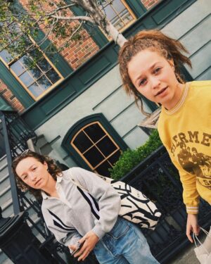Sofia Rosinsky Instagram - Every time time a camera shutters, a Rosinsky sister blinks 🕊️
#warnerbros #sistersrosinsky #stellalunafilms