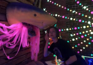 Sofia Rosinsky Instagram - The shark was telling me a secret
#papergirls #maccoyle