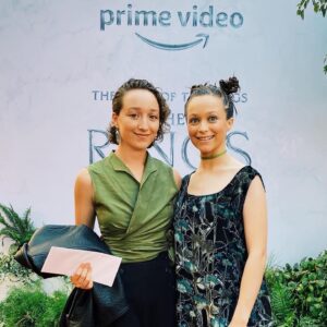 Sofia Rosinsky Instagram - Thank you @primevideo for letting us take part in this beautiful celebration of @lotronprime ! A really wonderful night! Sending huge congratulations to the cast and the crew. Rings of Power hits Prime Video on September 2nd, so be sure to check it out!
Makeup by: @elienmaalouf 
Hair by: @mitchellcantrellbeauty 
@viewpoint.pr @papergirlsonpv #lordoftherings #ringsofpower
