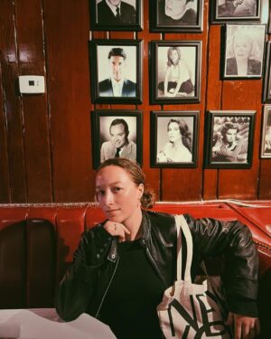 Sofia Rosinsky Instagram - Every time time a camera shutters, a Rosinsky sister blinks 🕊️
#warnerbros #sistersrosinsky #stellalunafilms