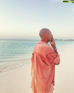 Sofiane Tadjine Instagram - Été indien 🦁👑#monsieursofiane#sun#beach#summer2023#end