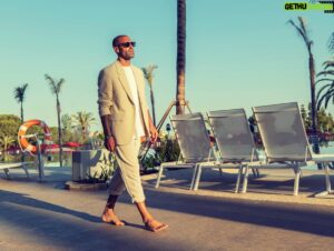 Sofiane Tadjine Instagram - Farniente… caliente 🔥🇪🇸 #monsieursofiane#marbella#espagne#clubmed#mufasa  merci au top photographe @shamsphotographie @ahmed.nour.26 😎♠️