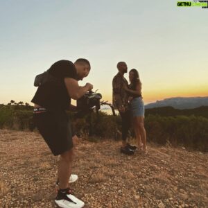 Sofiane Tadjine Instagram - Comment lier l utile à l agréable 😎... mode charo je connais hein 😂🤦🏻‍♂️😉 @iam.ryanwesley @madame_heloise ... petit moment du tournage du clip « ready » .... ça arrive vite et fort 🔥🔥🔥🦁 ps: rayan bienvu les bigoudis sur les jambes 😂😂😂😂🤦🏻‍♂️😈#monsieursofiane#music#videoclip #clip#summer#goodvibes#sun#marseille#cassis#goodwork#binome#partnerincrime#rolex#love#ready#comingsoon