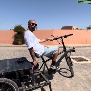 Sofiane Tadjine Instagram - C est mieux de boiter sur le bon chemin … que de courir sur la mauvaise route …. #maroc #thuglife #mood