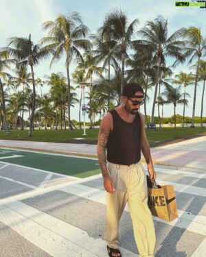 Sofiane Tadjine Instagram - « Le monde chico… et tout se qu il y a dedans … » #monsieursofiane#gringo