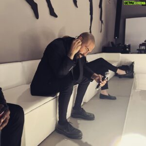 Sofiane Tadjine Instagram - Le monde appartient aux rêveurs… #monsieursofiane#viedartiste#inspirationlivemusic 🦁🔥