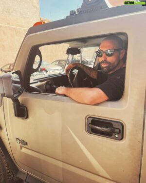 Sofiane Tadjine Instagram - C est pas la taille qui compte apparement … #monsieursofiane#friends#marrakech#hummer