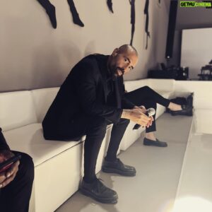 Sofiane Tadjine Instagram - Le monde appartient aux rêveurs… #monsieursofiane#viedartiste#inspirationlivemusic 🦁🔥