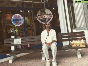 Sofiane Tadjine Instagram - « La vie c est comme une boîte de chocolat »…l intelligence c est dans le cœur 💝 #goforrestgo#monsieursofiane#movies#forrestgump#miami#soulmate#mowgli