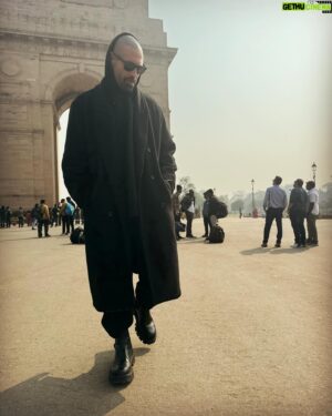 Sofiane Tadjine Instagram - New delhi… Namaste 🙏🇮🇳🪷 #monsieursofiane#inspirationlivemusic#india