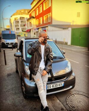 Sofiane Tadjine Instagram - Il paraît que c est pas la taille qui compte 🤷🏽‍♂️😏… #monsieursofiane#minicar#kingsize 🦁👑