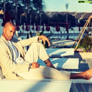 Sofiane Tadjine Instagram - Farniente… caliente 🔥🇪🇸 #monsieursofiane#marbella#espagne#clubmed#mufasa  merci au top photographe @shamsphotographie @ahmed.nour.26 😎♠️