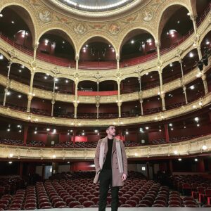 Sofiane Zermani Instagram - LE MAGNIFIQUE 💫

#GATSBY 🤵🏻 
#OnVaSleFaire 🙏🏼 
@theatrechatelet 🎭