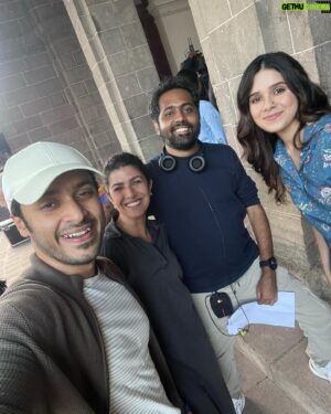Soham Majumdar Instagram - Missing a lot of people in this picture. Thank you for showering so much love to our film Sajini Shinde Ka Viral Video. It feels humbling to get all your messages. Whether it has been for Shiva, Anand or Siddhant you, my dear audience have always given rather showered me with so much love. I promise you that I shall always be honest with my craft, even at times if I falter with some story selection, I promise to never be dishonest with it, for you to ever feel that way about me. Bohaut log aaye aur gaye, but your love shall always be there 🫂