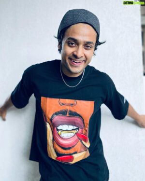 Soham Majumdar Instagram - They are cool t-shirts, reasonably priced. Anything more shall make me sound stupid. Khareed lo @urbanempire.in se. Use the code “SOHAM10” for some discounts.

@akashmishraaaaa thank you