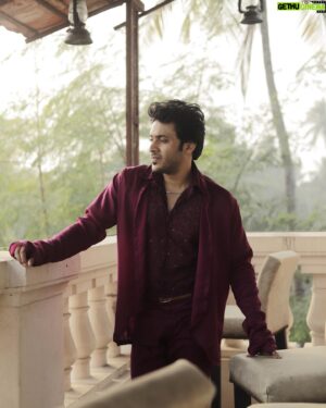 Soham Majumdar Instagram - Thank you for your lovely messages and reels, I happen to still see so many reels made on Sajani that it fills my heart. I received your criticisms related to the film too, and I promise to act upon it as well, tomaader utshaaho taa ke thaamiyo na, baaje laagleo, amra theek koraar cheshta thaamabo na :)