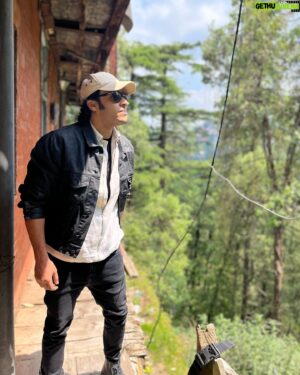 Soham Majumdar Instagram - A journey to the top of the mountain Part 1.

Well no life hasn’t been that dramatic. Although it was raining epiphanies. The weather had the sweetness that summoned the taste of an apple and the people had the kindness of a warm quilt wrapped around in the coldest and harshest of storms. Aah, the red cheeks, those red cheeks, I am going to miss them. Riddled with the soap bubbles and the dried chilli chicken, I feel I consumed the place a little to take it back with me. I come back home re-engineered, hoping to select better songs. More coming soon…