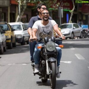Soheil Beiraghi Instagram - برو بریم درسته

#تولدت_مبارک
باطنت برفه
دلت دریا
پشت‌گرمی هستی