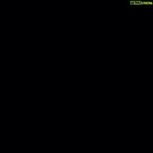Soheil Beiraghi Instagram - خیلی سال پیش یه جایی خوندم که آقای کیمیایی گفته بود:”اونهایی که  به دلیل آرمانگرایی افراطی و وسواس‌های عجیب و سخت پسندی‌های بیش از حد کار نمی‌کنن کار خاصی نمی‌کنن چون این دلایل رو همه می‌تونن داشته باشن مهم اینه با هر شرایطی بتونی بالاخره کار خودت رو بسازی؛کار نکردن هیچ‌وقت فضیلت نیست.” این جمله‌ی “کار نکردن هیچ‌وقت فضیلت نیست” با من موند تا سالها...تا الان...هنوز با منه....و هر صبح ناخودآگاه در ذهنم مرور میشه و روزمو می‌سازه. حالا که به خیلی از روزها و سالهای سختی که داشتم و شاید دارم هنوز! فکر می‌کنم می‌بینم تکرار این جمله با خودم خیلی وقتا مواظبم بود و باعث شد خیلی جاها دووم بیارم.
ممنون مرد!
ممنون برای تاثیرت!
ممنون برای تولدت!

پ.ن:من تفریح کردن بلد نیستم