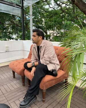 Sohum Shah Instagram - बस यूँ ही

Jacket - @stylemati
Shoes - @drmartensofficial 
Styling- @stylebyanishi @stutijain1610 
HMU - @aditimakeupartistry @imranshaikh.730