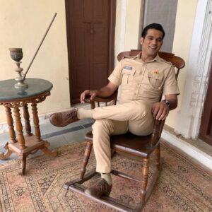 Sohum Shah Instagram - Kailash Parghi brought out a side of me which I didn't know existed... Mujhe Zyaada tar serious roles ke liye hie cast kiya jaata hai, and this was my first attempt at playing a comic-relief role like this.

I really hope you enjoyed watching my character as much as I enjoyed playing him.... Aapko kaisa laga?