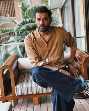 Sohum Shah Instagram - Beige-please ✌🏼

Styling - @stylebyanishi @stutijain1610
HMU - @aditimakeupartistry @hrishidoeshair
Shirt - @Abrahamandthakore