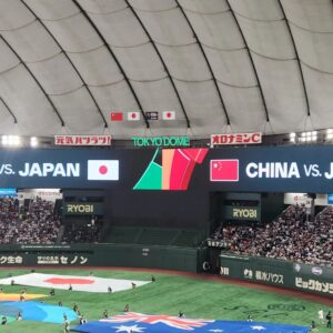 Sōichi Nakaoka Instagram - WBCに潜入中岡

声だしOKってことで

スーパースターな選手達に

“頑張れ～”とお伝えできました。

出川さん泣きそうになってました！

#中岡は黙って球場のゴミ拾っとけ
#中岡は球場帰りの渋滞の原因の１つ
#審判の方々が中岡はアウトと言ってました
#でもWBC最高やん
#いいねもらっとけ