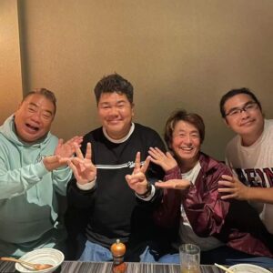 Sōichi Nakaoka Instagram - 朝まで中岡

このメンバーで朝の4時まで
語り明かしました。

最後は皆の目が
しょぼしょぼになり

お酒も飲んでないのにフラフラで帰りました。

#平均年齢52歳のしょぼしょぼお目目
#2件目はバーミヤン
#中岡の話は眠くなる
#ゴリけんさん50歳の誕生日
#めでたい
#いいねもらっとけ