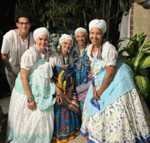 Sol Miranda Instagram - ser filha deste ilê axé foi um dos maiores presentes que eu ganhei nesta vida. serei eternamente grata e honrada por ser peixe deste grande cardume semeado por nossa Ìyá N’la Beata de Iyemonja. 

🦋Àwúre, Bàbá!
Àwúre, Ìyá Kékeré Doya!
Àwúre, Pai Aderbal!
Àwúre, Bàbá Ọtúnilé!
Àwúre, Bàbá Kékeré mi Asogba! 
Àwúre, Ìyá Kékeré mi Gaiakú 
Àwúre, meus/minhas mais velh@s e irm@s!

Àṣẹ!🦋
Ọlọrun modupẹ por serem esse grande Elo em minha vida 🤍