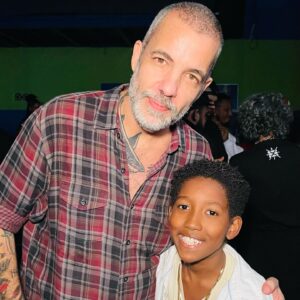 Sol Miranda Instagram - meu príncipe está no cinema nacional 🤍 

ontem foi dia de prestigiar meu filho (e vários amigos queridos) no filme A Bandida com direção de @joaowainer e estrelado pela maravilhosa @eumaria . 

adaptado do livro homônimo de @raquelsantosoliveira61 a história traz uma narrativa sensível de uma mulher apaixonada, uma mulher que se vê envolvida no tráfico, uma mulher que foi uma menina sem oportunidade nenhuma é que hoje tem suas vivências nas telas e no imaginário brasileiro. A pré estreia contou com uma abertura dirigida pelo mestre @edsondamazzo e ainda tivemos @mcmarechal e @originalsant ao final. 

eu tô muito emocionada pelo filhote e por ver esses talentos todos em cena. essa equipe impecável. 

@monicanega também estrela assinando a direção luxuosa de elenco. Que elenco ! 

A Bandida tem sua estreia marcada para o dia 20 de junho nos cinemas de todo o Brasil.