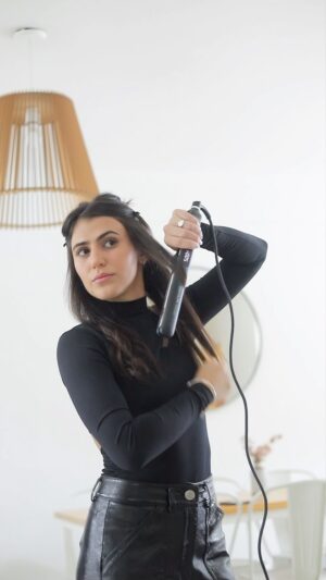 Sol Moreno Instagram - Mi peinado de todos los días en 3 simples pasos con mi planchita fav Dual Plates de @gamaitaly.ar que hace que mi peinado tenga mayor durabilidad, es amoooor 💘
.
.
#hairtutorial #hairstyles